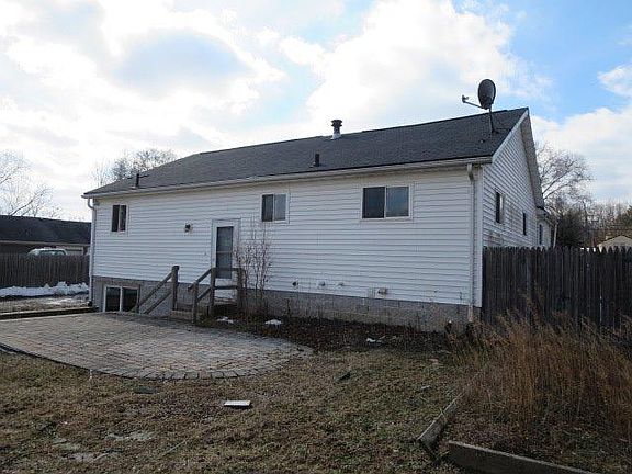 3rd image of 956 N River St