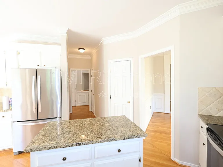 6004 Manor Park Ter — Photo 14