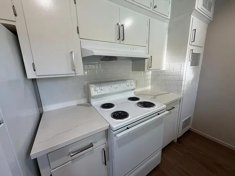 1538 E Austin Way — Photo 8