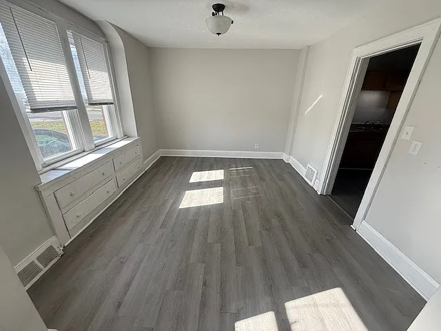 2 bed, 572 sqft, $950 — Photo 4