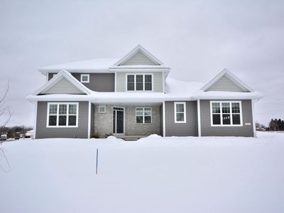 8211 W Skylark DRIVE, Mequon, WI, 53097