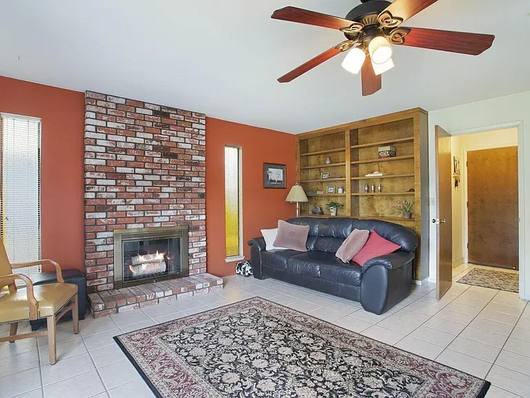 5205 Verdi Way — Photo 32