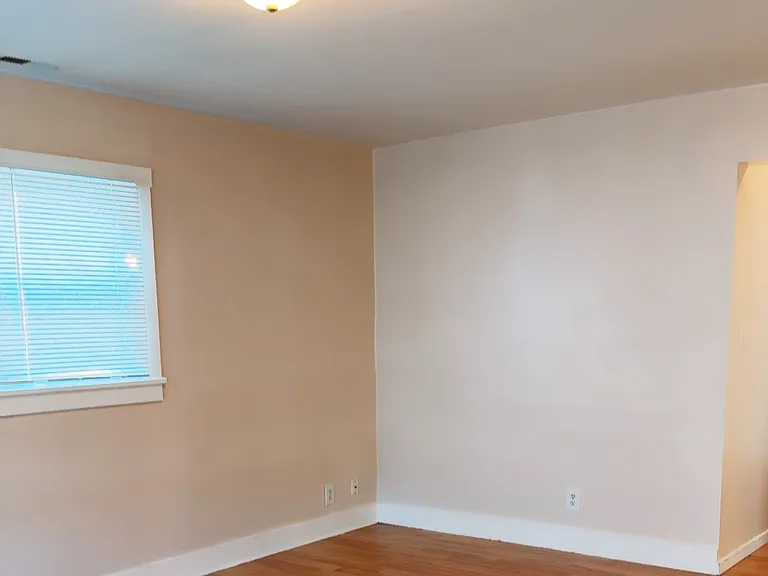 819 Beecher St — Photo 7