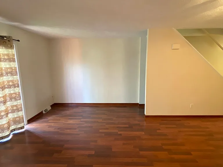 210 Woodhaven Dr — Photo 5