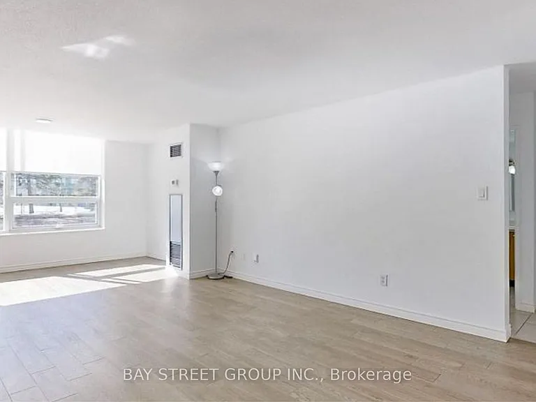 326 Major Mackenzie Dr E #102 — Photo 2