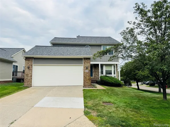 31199 Columbia Dr, Novi, MI 48377