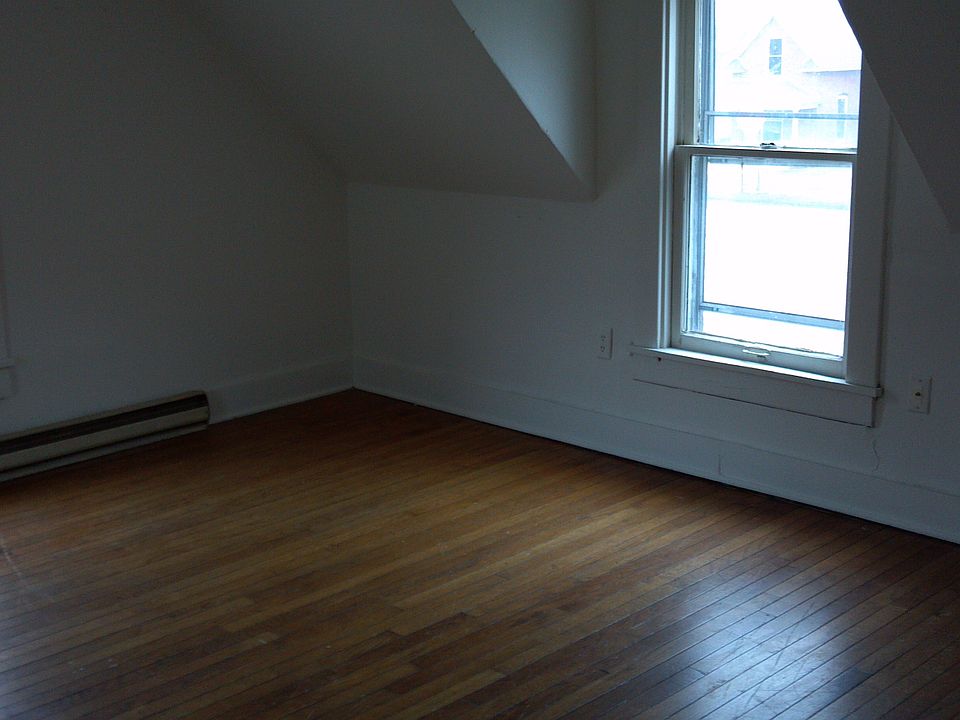 2nd image of 630 S 21st St APT 3