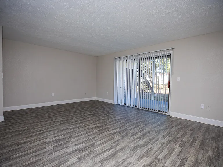 Oakview Landing Apartments — Photo 20