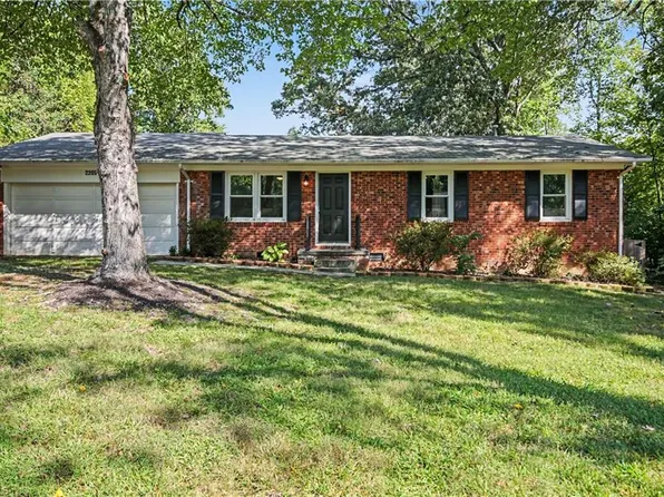 2205 Cardinal Dr, Jamestown, NC 27282