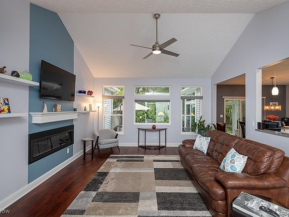 3rd image of 32900 Titus Hill Ln