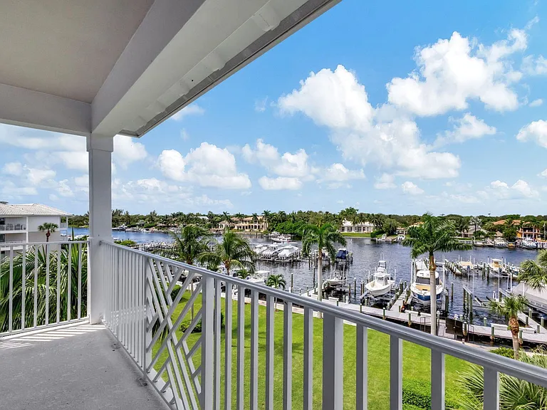 444 Bay Colony Dr N — Photo 10