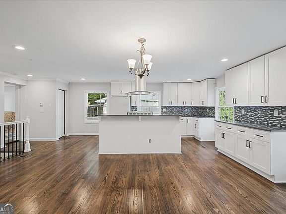 5th image of 2844 Oldknow Dr NW