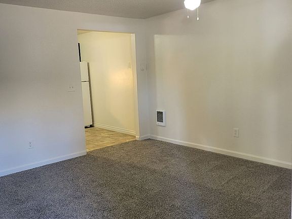 4th image of 715 E 19th St #36