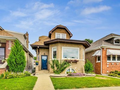 5710 W Newport Ave, Chicago, IL, 60634