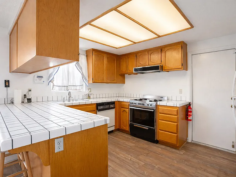 45136 Watford Ave — Photo 8