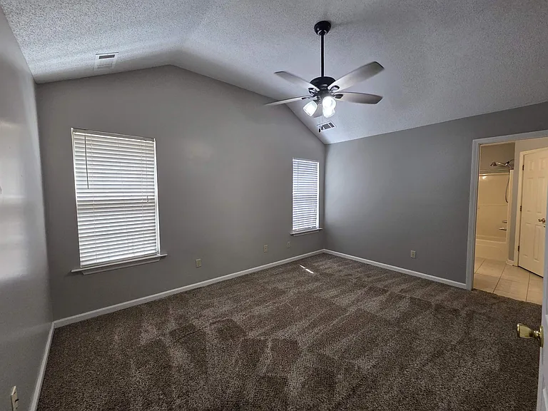 7733 Shadowland Dr — Photo 16