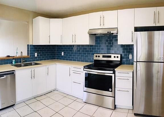 3rd image of 225 Washington Woods Ln