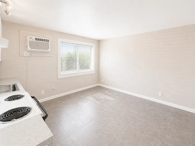 901 E. Pierce St. — Photo 8