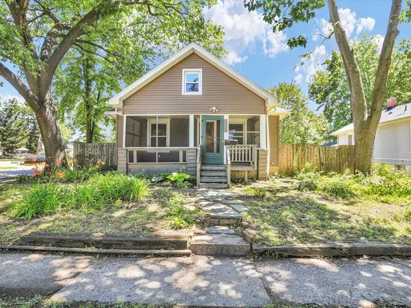 810 N Busey Ave, Urbana, IL 61801
