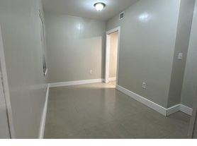 1735 NW 53rd St, Miami, FL