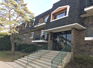 3857 Sanders Rd #3C, Northbrook, IL 60062