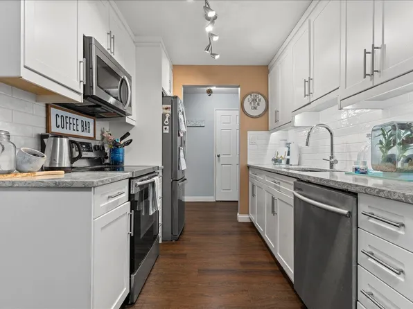 2567 Victoria St #103, Abbotsford, BC V2T 2T4