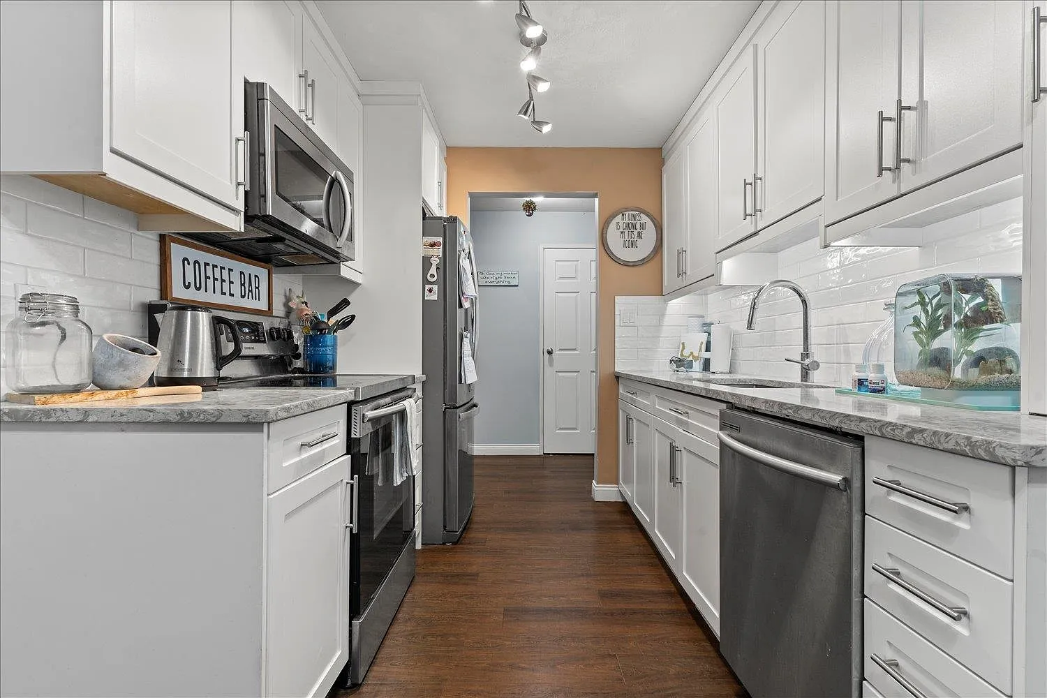 2567 Victoria St #103 photo 1