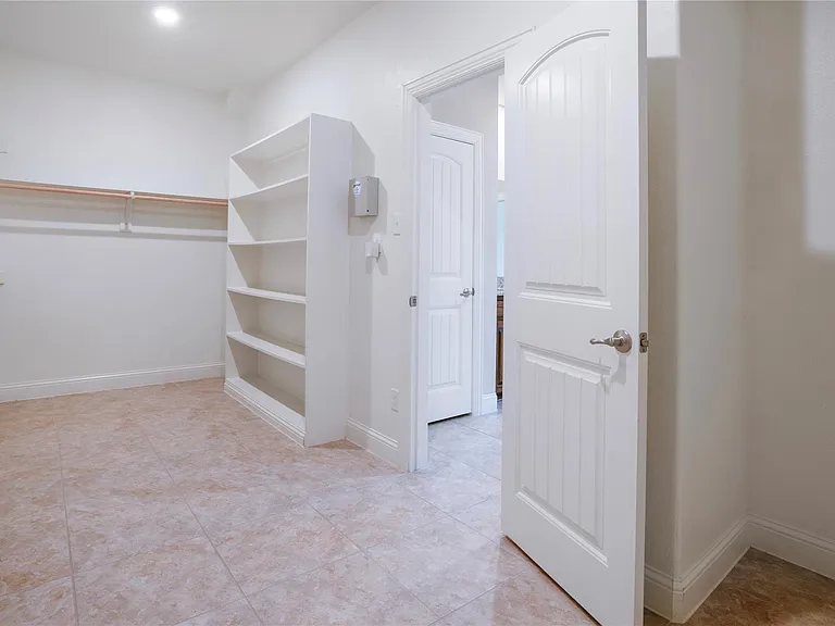 276 Goliad Trl — Photo 19