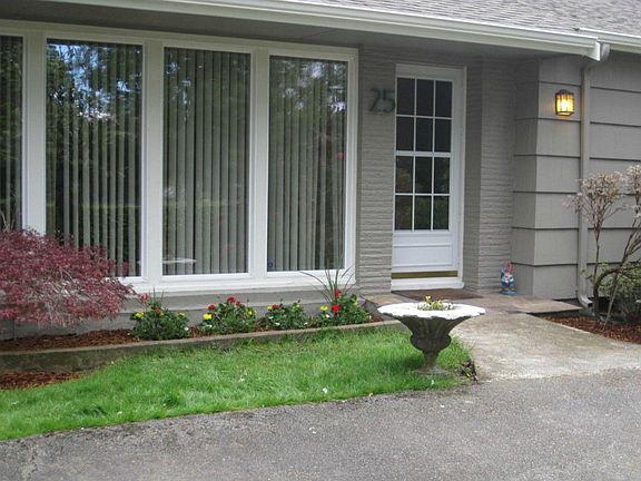 3rd image of 25 Loch Ln SW