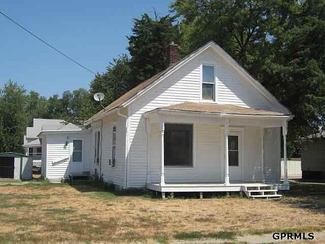 2nd image of 948 W 8th St