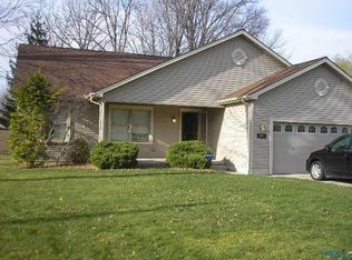 746 Oakwood Ave, Sheffield Lake, OH 44054