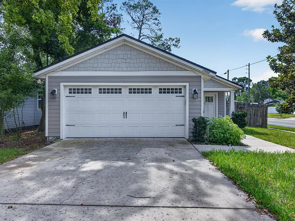 1002 Ingleside Ave