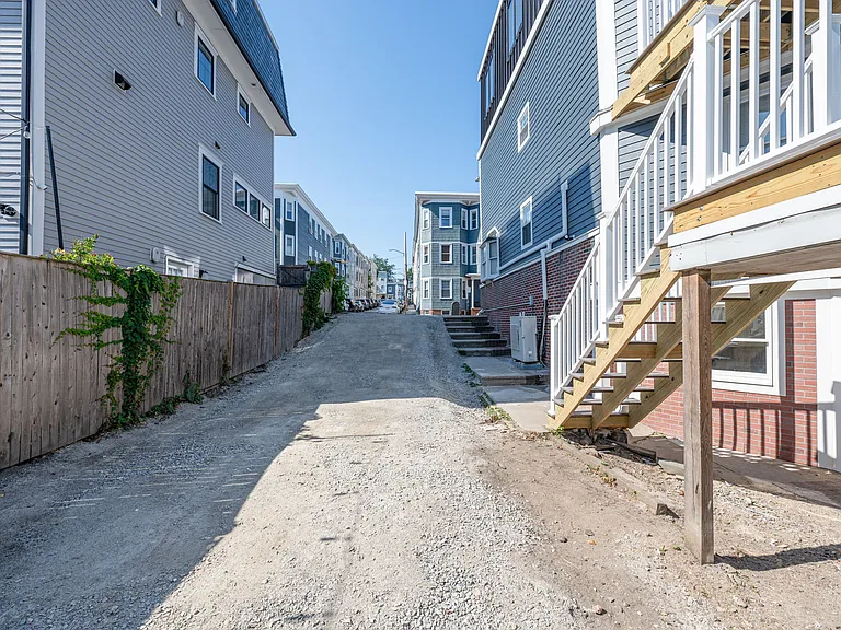 465 E 8th St #1 — Photo 20