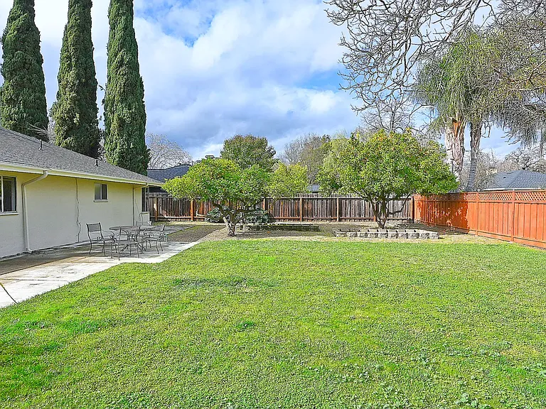 312 Gloria Dr — Photo 4