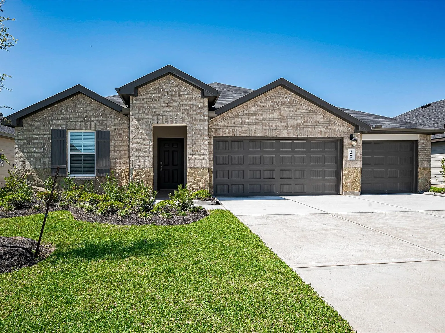 4 bed, 3.0 bath, 2186 sqft, $2,699 — Photo 1