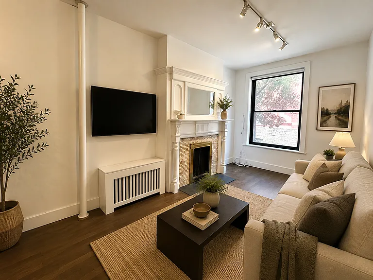 72 W 69th St #2C — Photo 1