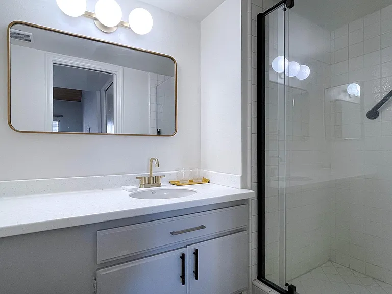 1655 Greenfield Ave #29 — Photo 9