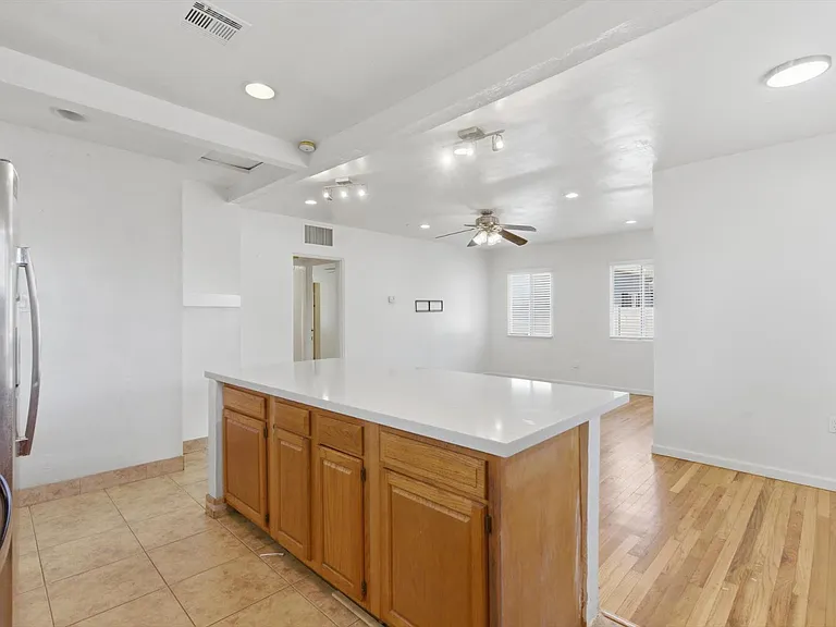 361 E Clarendon Ave — Photo 6