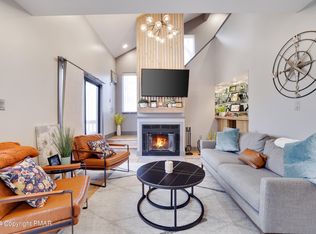 214 Falls Cir, Bushkill, PA 18324