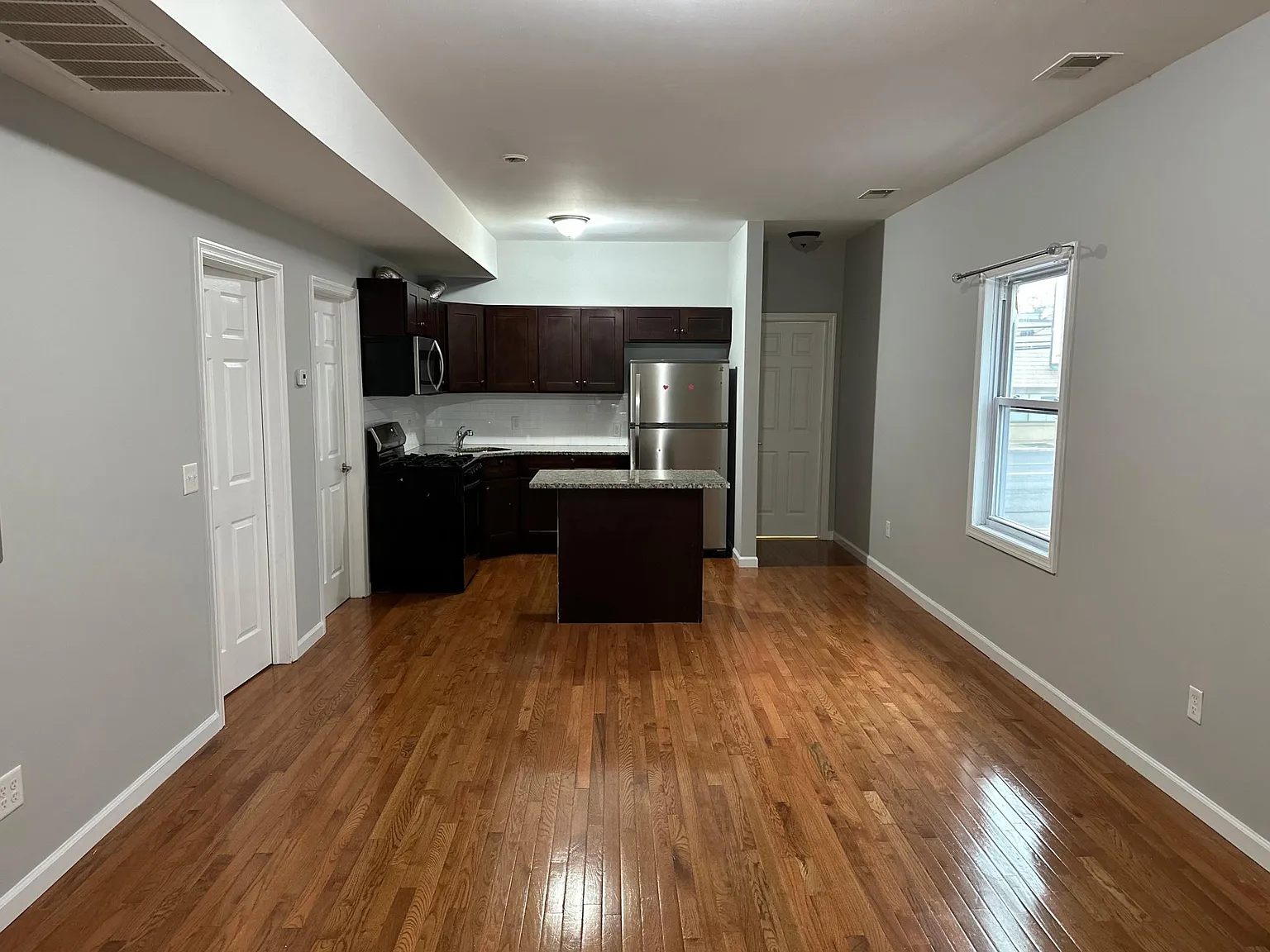 2 bed, 1200 sqft, $2,350 — Photo 2
