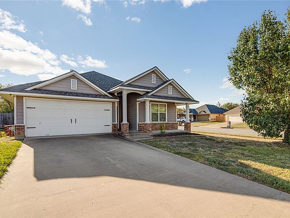 2nd image of 2715 Lynnwood Ct