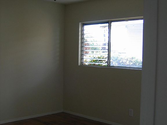 4th image of 1372 W 36th St