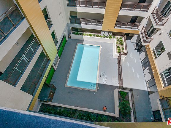 3rd image of 2939 Leeward Ave #611