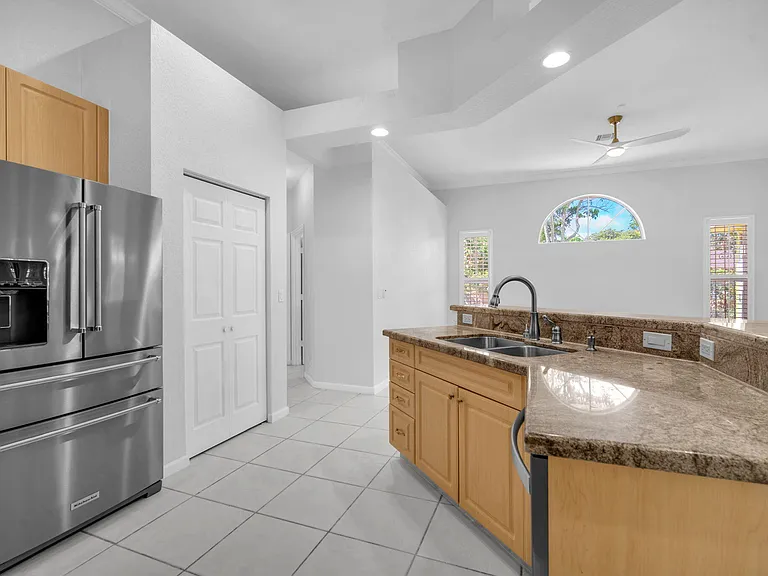 4100 Temple St — Photo 5