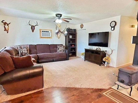 4th image of 180 SE Antelope Ave