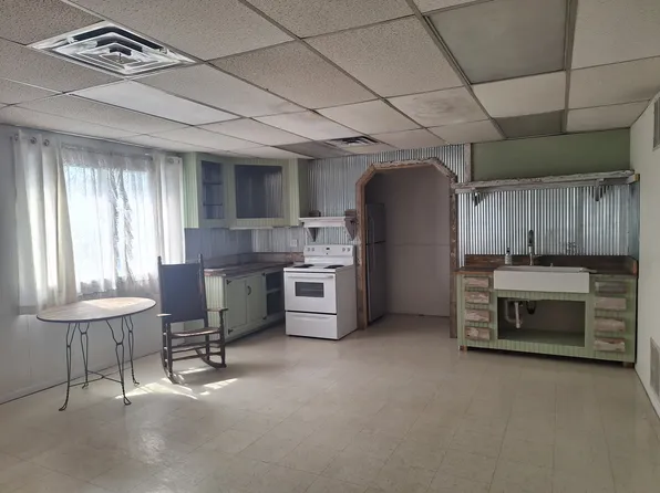 536 E Poplar St #1, Mc Connellsburg, PA 17233