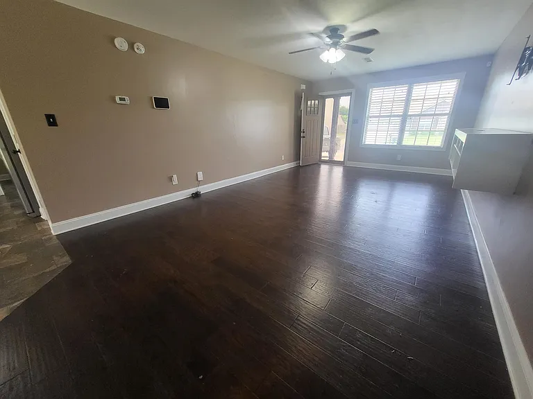 703 Jim Brown Dr — Photo 6