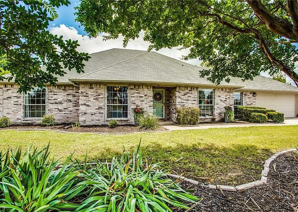 1st image of 815 Cross Timbers Dr