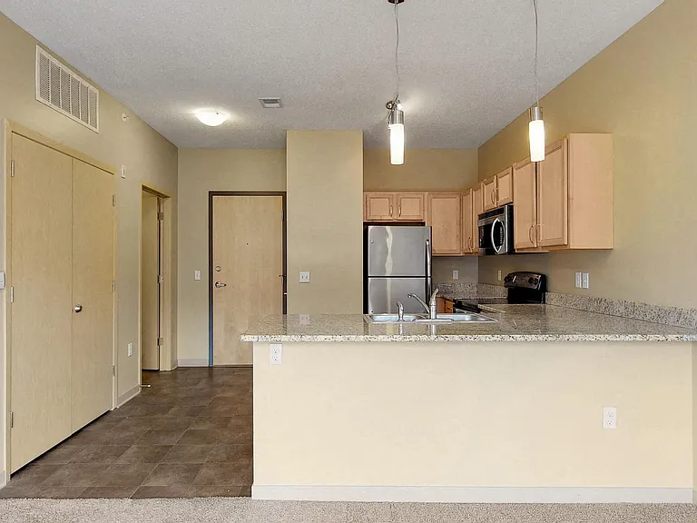 L14 Flats — Photo 68