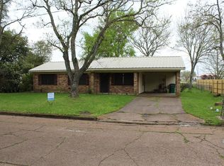 1410 Hooks St, Crockett, TX 75835